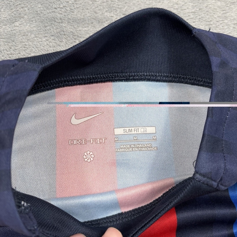 Nike FC Barcelona 2022/23 Stadium Home Women's Jersey Slim Fit Medium DJ7771-452 - Picture 2 of 8